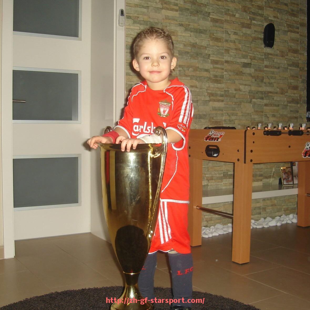 星空体育app-法甲比赛战术调整实例解析:教练临场决策的影响力