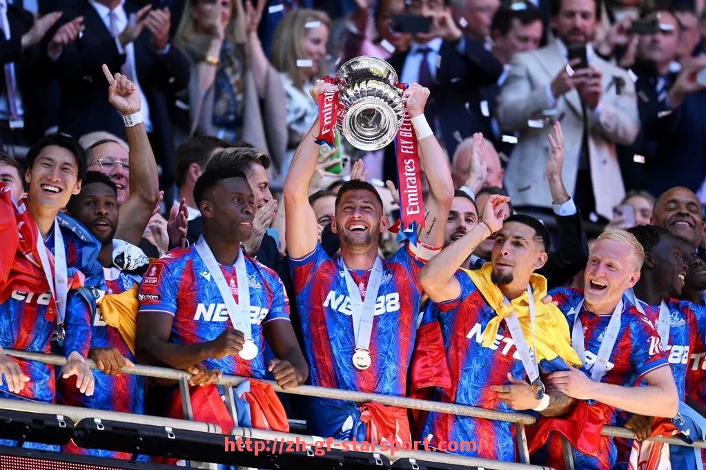 星空体育app-法甲赛季冲刺阶段球队表现及夺冠形势分析